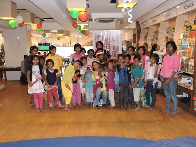 STORY dons Santa's hat for underprivileged kids STORY dons Santa's hat for underprivileged kids
