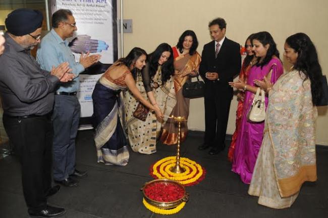Cart That Art painting show in Kolkata inspired by e-commerce jargons Cart That Art painting show in Kolkata inspired by e-commerce jargons