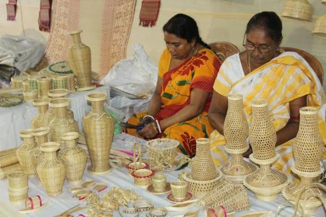 Kolkata:Theatre personality Rudraprasad Sengupta inaugurates the Lokshilpa O Karukriti Mela at Jorasanko Thakurbari Kolkata:Theatre personality Rudraprasad Sengupta inaugurates the Lokshilpa O Karukriti Mela at Jorasanko Thakurbari