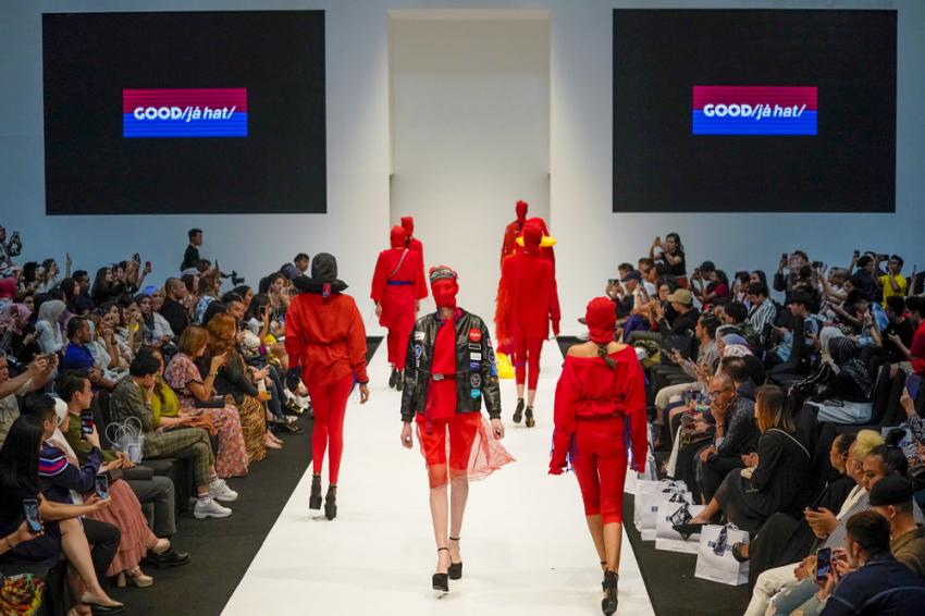 Airasia Foundation Launches Travel Collection In Kuala Lumpur Fashion Week 2019 Notintown