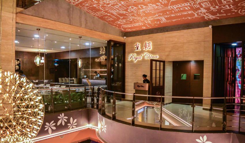 Royal China Kolkata complements its fine dining restaurant with a dazzling lounge and bar