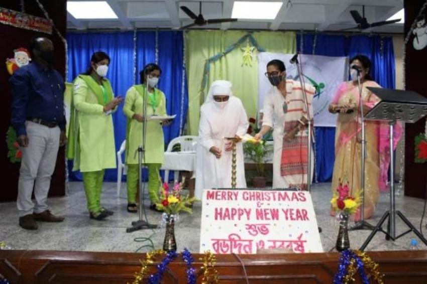 Kolkata Police's initiative Pronam celebrates Christmas with elderly citizens of St Joseph’s Home Kolkata Police's initiative Pronam celebrates Christmas with elderly citizens of St Joseph’s Home