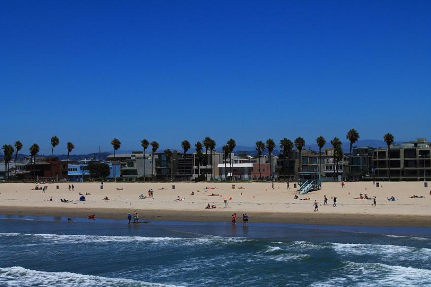 Visiting California? Here is a list of Santa Monica Beach Restaurants 