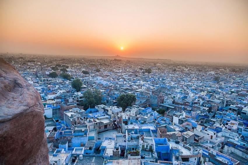 Blue-painted houses in Jodhpur are like a vast indigo carpet spread across the desert sand. Photo: Pixabay
