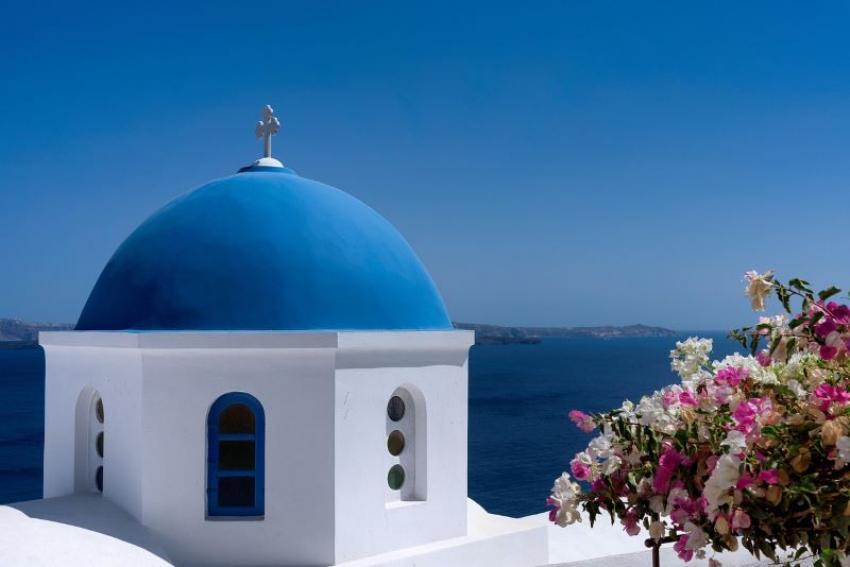White-and-blue palette of Santorini mirrors the Greek flag. Photo: Pixabay