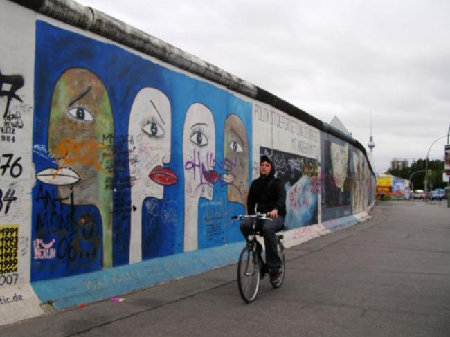 Berlin: No Wall Too High