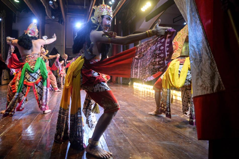 Images of the Day: Javanese human puppet troupe performs with limited audience amid COVID-19 in Jakarta