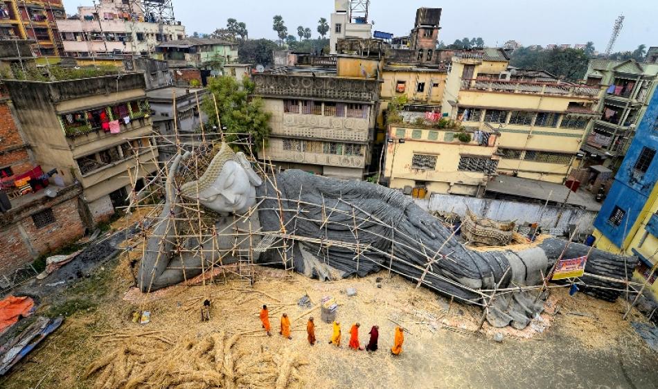 Images of the Day : India's largest reclining Buddha is getting ready in Kolkata for Bodh Gaya installation