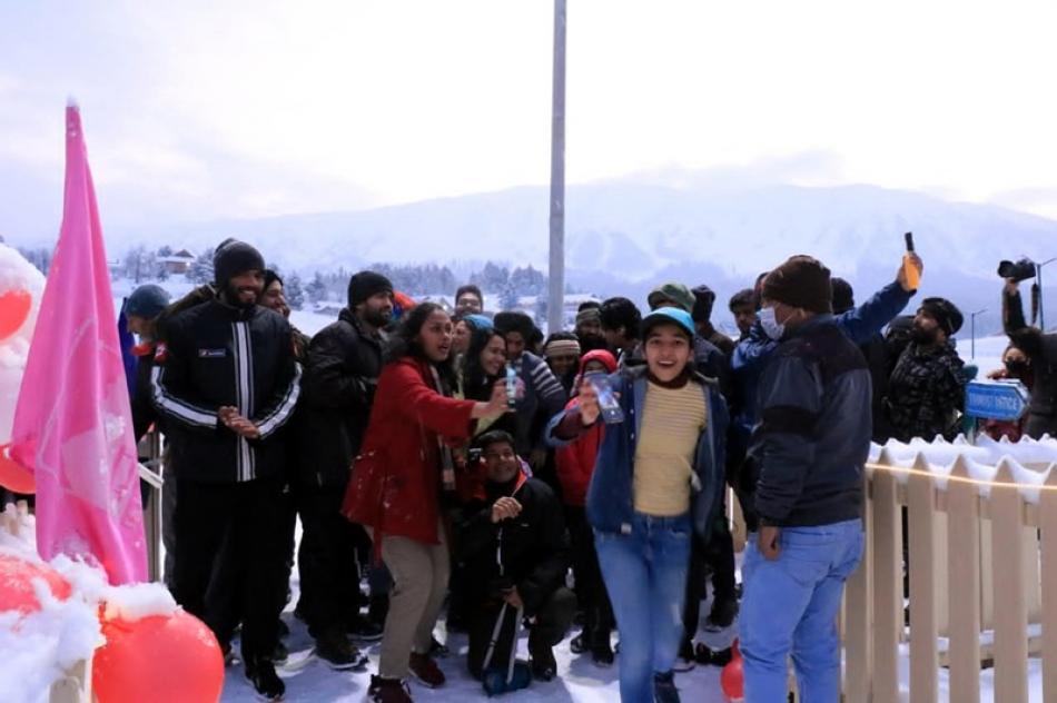 Tourists enjoying in Gulmarg