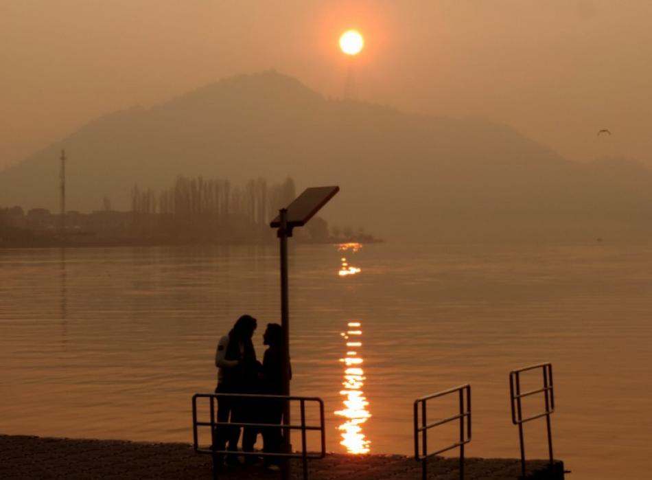 People enjoy last sunset of 2023 in Srinagar