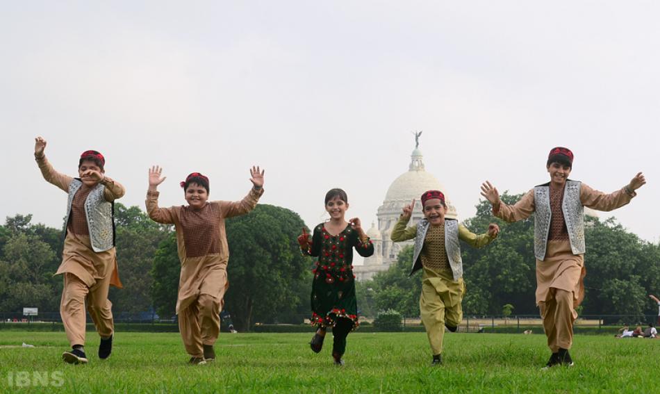 Afghani kids enjoy a day out on Eid-Ul-Azha in Kol ...