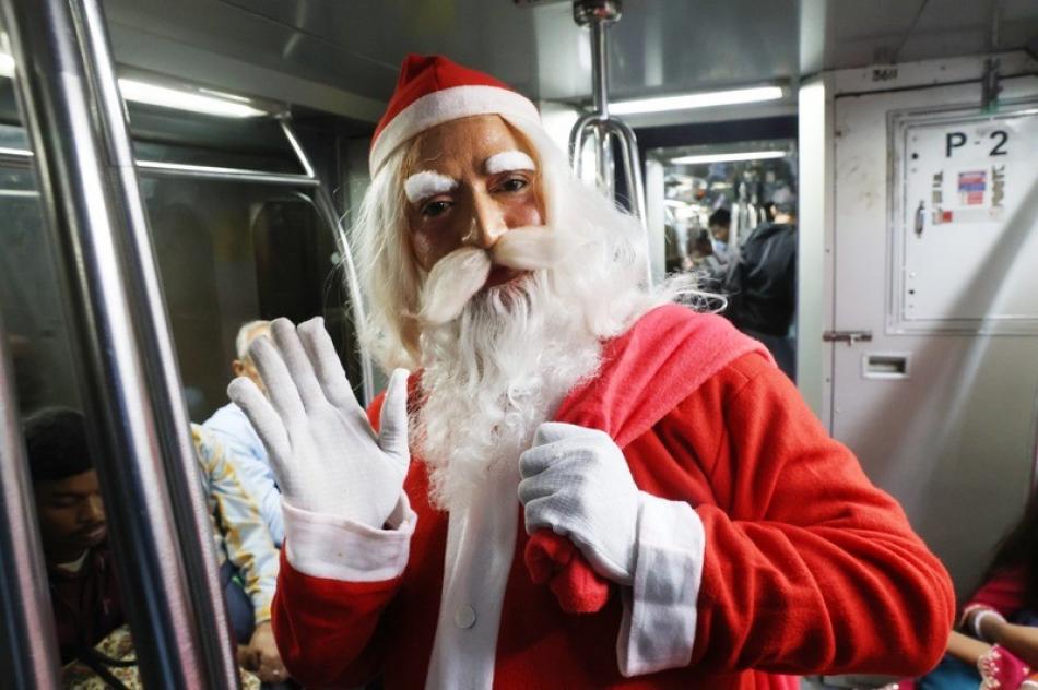 In Images: Santa greets children in Kolkata