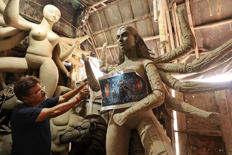 In Images: Kumartuli Artist Creates AI Robot Durga for Durga Puja 2026
