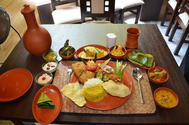 Savour Ilish-‘Chaoa Pawoa’ in Uttam-Suchitra themed eatery in South Kolkata