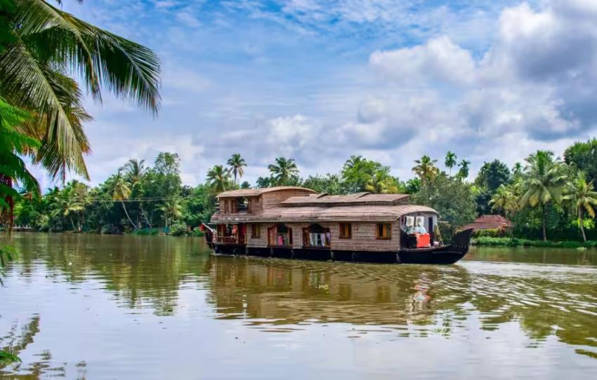 Etihad Airways enhances connectivity with daily flights between Abu Dhabi and Kochi Etihad Airways enhances connectivity with daily flights between Abu Dhabi and Kochi