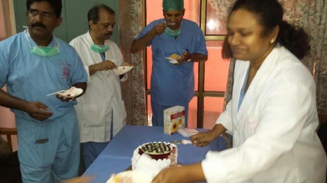 Surgeon Anupama Rajanbabu completes 100 Robotic Surgeries Surgeon Anupama Rajanbabu completes 100 Robotic Surgeries