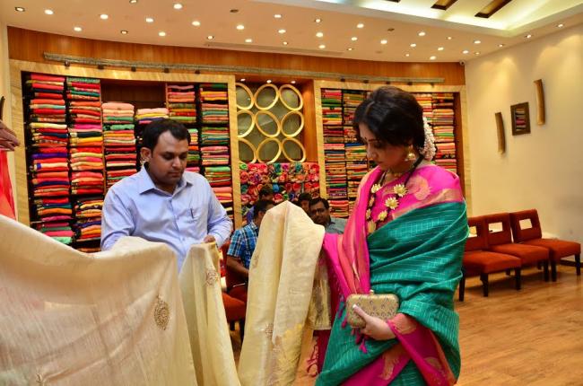 Simaaya introduces ready-to-wear sari for the upcoming festive season Simaaya introduces ready-to-wear sari for the upcoming festive season