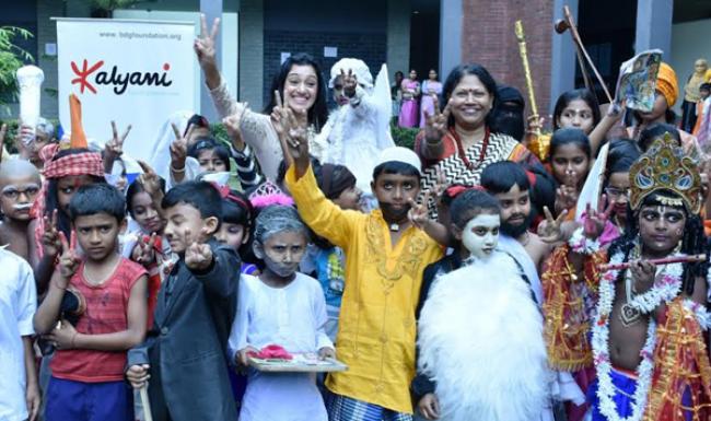 Kalyani Ananda Utsab 2016 spreads happiness and ignites aspirations among schoolchildren and adults near Amtala Kalyani Ananda Utsab 2016 spreads happiness and ignites aspirations among schoolchildren and adults near Amtala