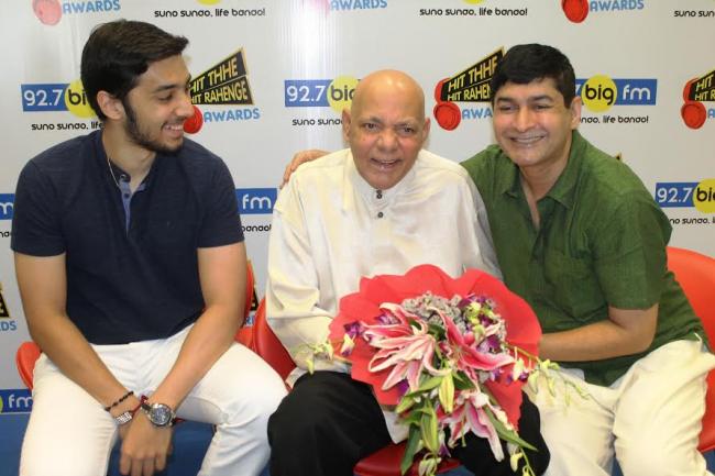 Mehmood Ali wins the 92.7 BIG FM's 'Hit Thhe Hit Rahenge' award