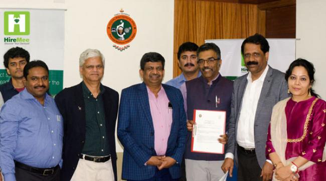 VTU, HireMee sign MoU for assessment of graduating students VTU, HireMee sign MoU for assessment of graduating students