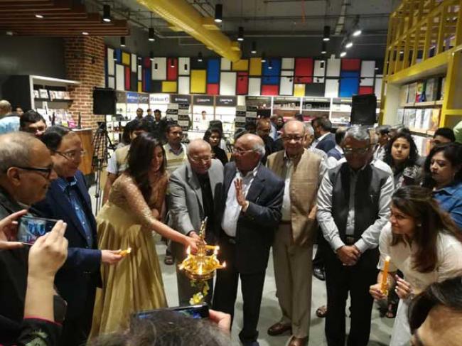 Starmark's store in South City mall reopens Starmark's store in South City mall reopens
