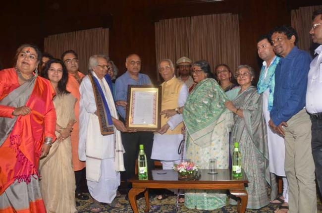 West Bengal Governor confers Sunil Gangopadhyay Memorial Award West Bengal Governor confers Sunil Gangopadhyay Memorial Award