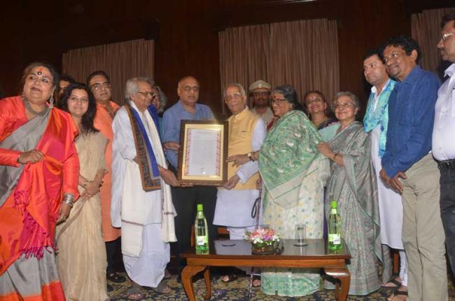 West Bengal Governor confers Sunil Gangopadhyay Memorial Award