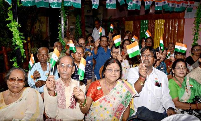 Senior citizens of Pronam hoist Tricolour, tie rakhis Senior citizens of Pronam hoist Tricolour, tie rakhis