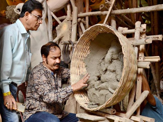 Artist Pradip Rudrapal makes theme puja debut with Punorjanmo at Telengabagan Durgotsab Artist Pradip Rudrapal makes theme puja debut with Punorjanmo at Telengabagan Durgotsab