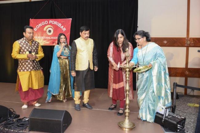 Oakville Durga Puja in Toronto stands tall with thousands flocking to venue Oakville Durga Puja in Toronto stands tall with thousands flocking to venue