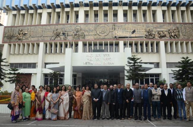 111-ft long mural of Mahatma Gandhi unveiled at Metro Rail Bhawan 111-ft long mural of Mahatma Gandhi unveiled at Metro Rail Bhawan