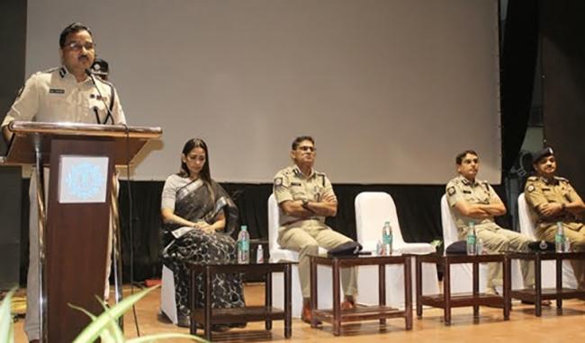 Kolkata Police Commissioner meets senior citizens of Pronam; urges spread of awareness to combat rising cases of cyber fraud Kolkata Police Commissioner meets senior citizens of Pronam; urges spread of awareness to combat rising cases of cyber fraud