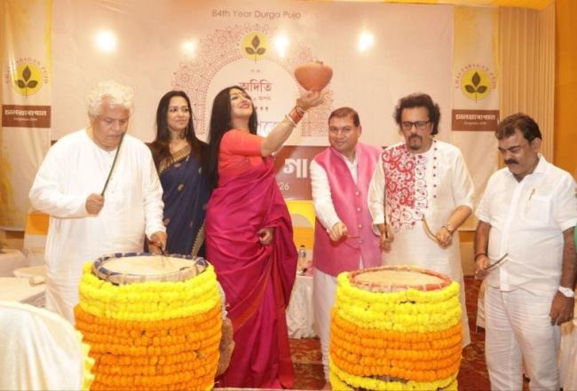 (L-R) Suhel Seth, Ehsaas women member Esha Dutta, Rituparna Sengupta, Sundeep Bhutoria, Bickram Ghosh and Vijay Ojha beating the dhak at the event.
