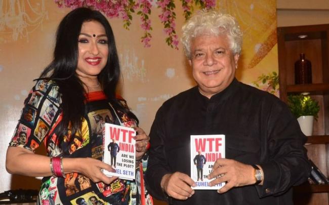 Suhel Seth (R) with the chief guest of the event, Bengali film superstar Rituparna Sengupta (L).