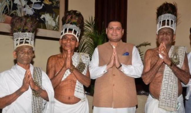 Sundeep Bhutoria, chairman of the puja committee, introduces members of the Ramnami Samaj in Kolkata. Photo: Avishek Mitra/IBNS