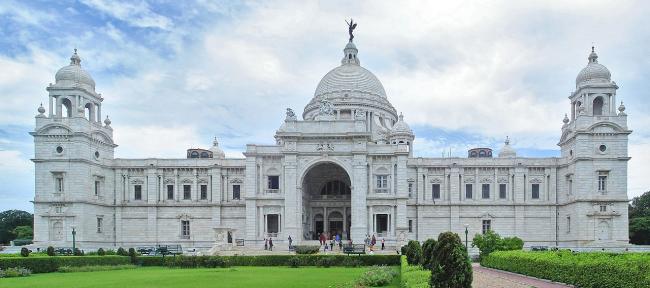 Mahesh Sharma takes stock of the working of Victoria Memorial, Asiatic Society in Kolkata