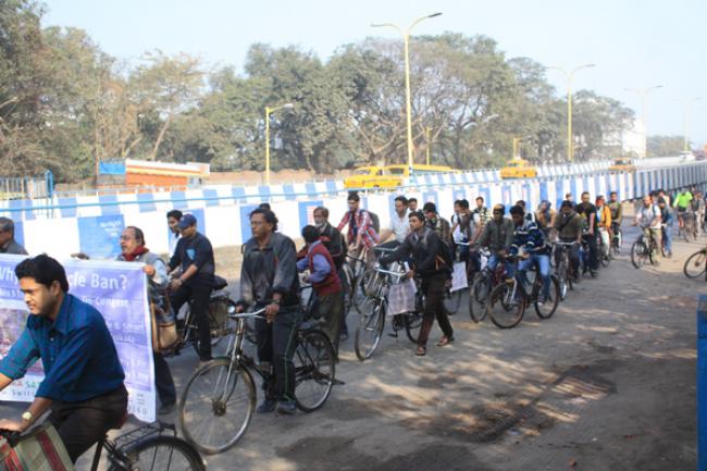 Over 3000 cyclists participate in Cycle Rally Kolkata 2015 Over 3000 cyclists participate in Cycle Rally Kolkata 2015