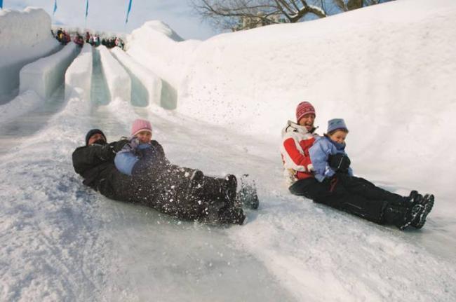 Snow, rain batter Kashmir valley