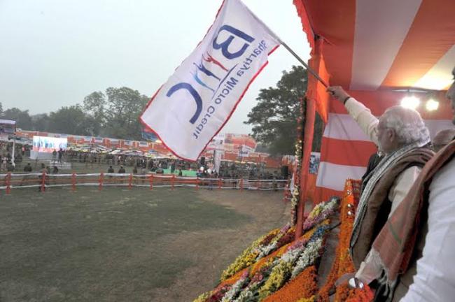 PM Modi flags off the Mahamana Express train from Varanasi PM Modi flags off the Mahamana Express train from Varanasi