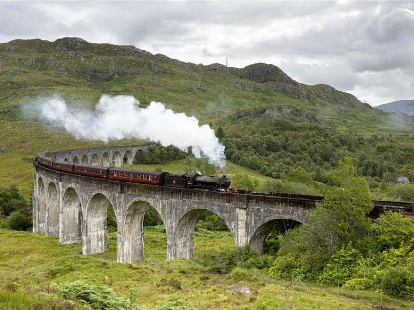 Visitors can fully immerse in Scotland through their mobile devices Visitors can fully immerse in Scotland through their mobile devices