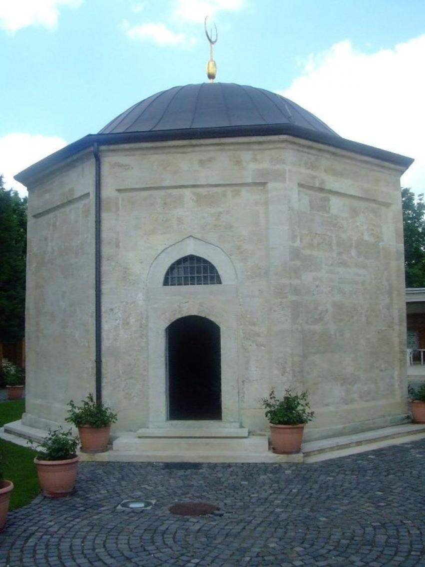 Gül Baba tomb in Budapest attracts thousands