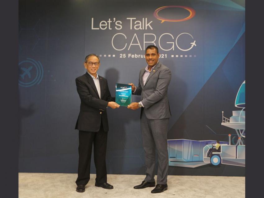 Twin awards for SriLankan Airlines in Singapore. Twin awards for SriLankan Airlines in Singapore.