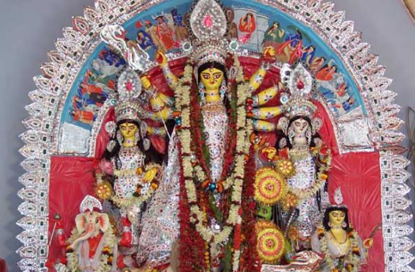 Bus tours to art previews to self-guided tours – options to enjoy Durga Puja in Kolkata