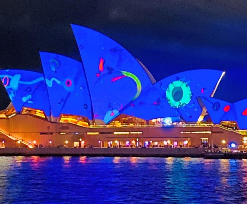 Illuminated Sydney harbour front draws global footfalls Illuminated Sydney harbour front draws global footfalls