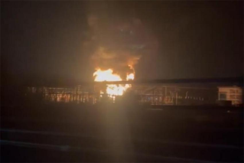 Massive fire breaks out at London electric substation, Heathrow Airport closed Massive fire breaks out at London electric substation, Heathrow Airport closed